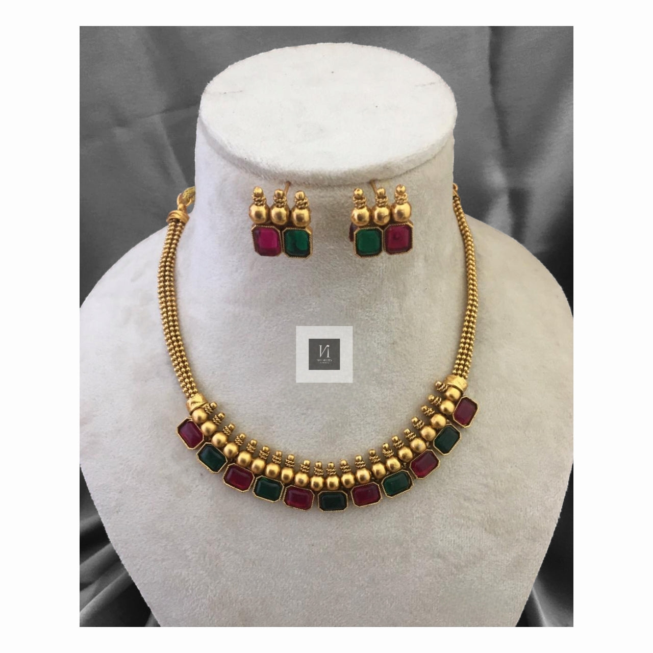 Minimal Traditional jewellery