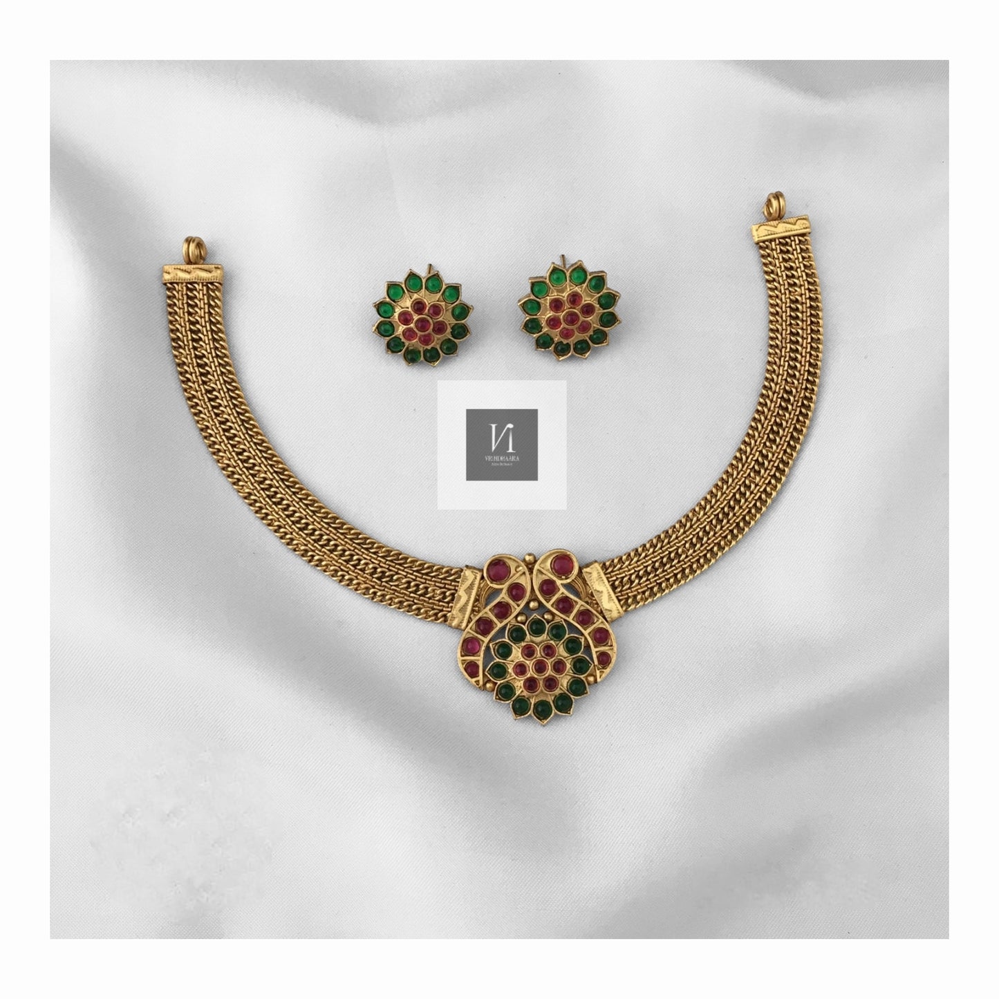 Traditional Choker Set