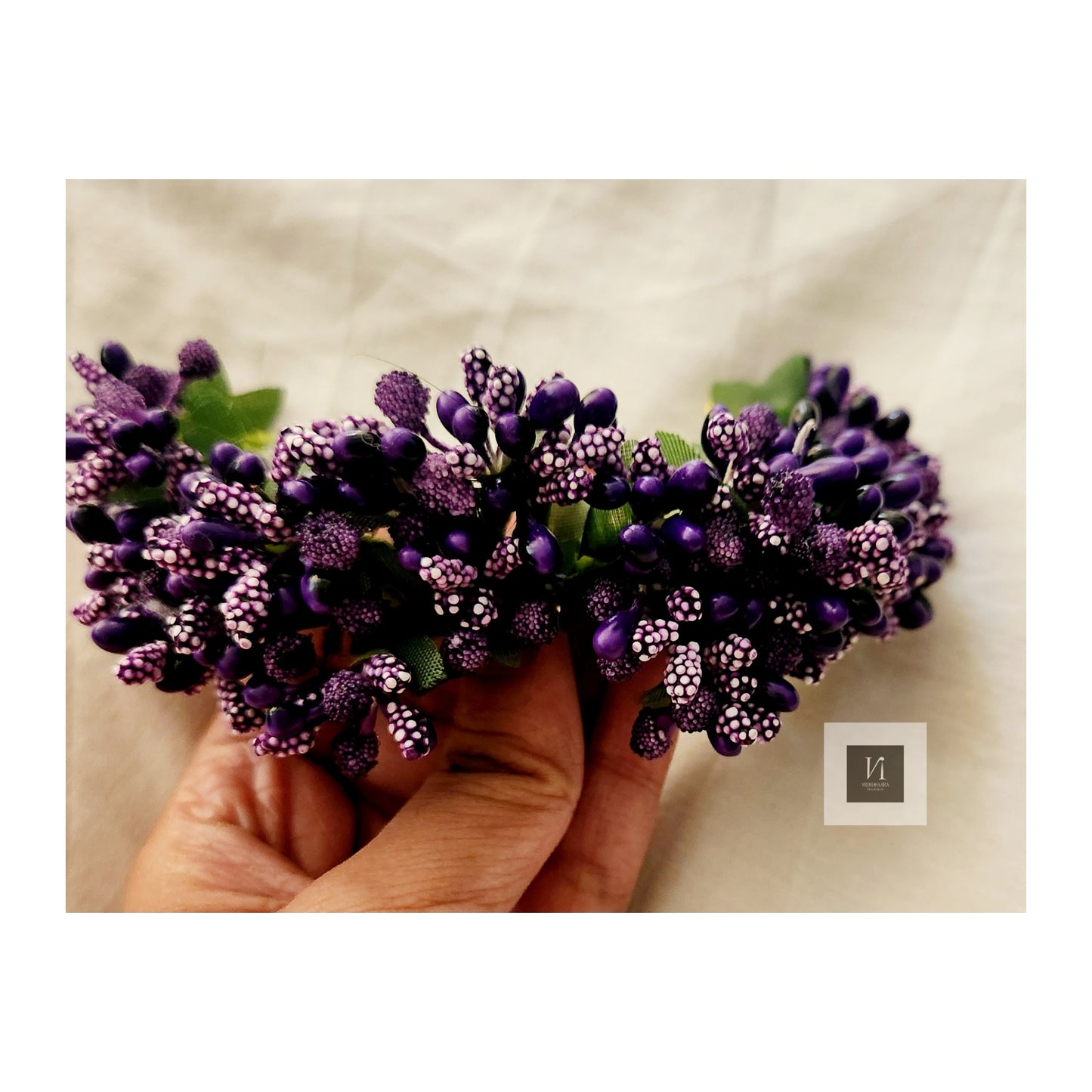 Violet- White pollen Gajra