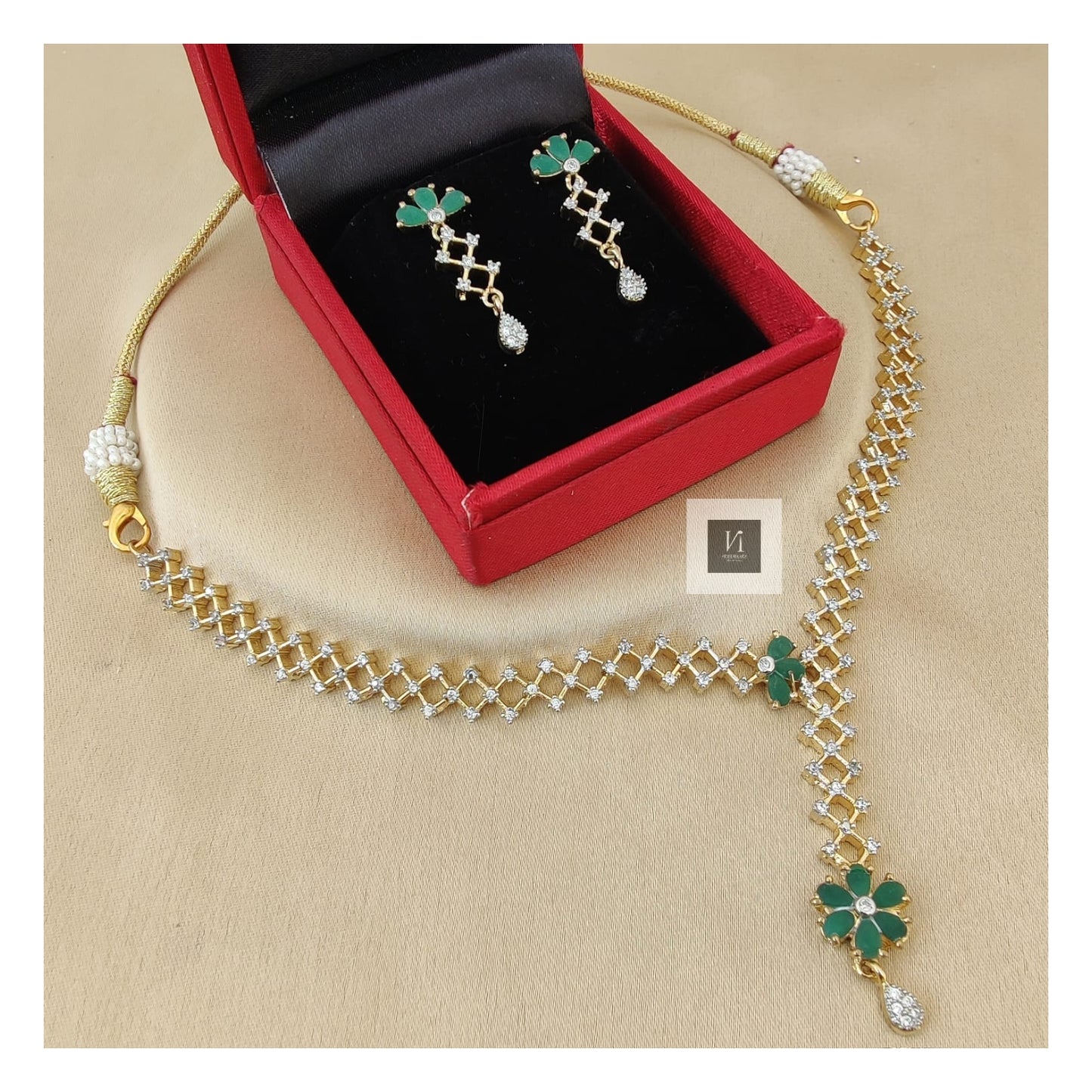 Minimal V shaped Necklace Set