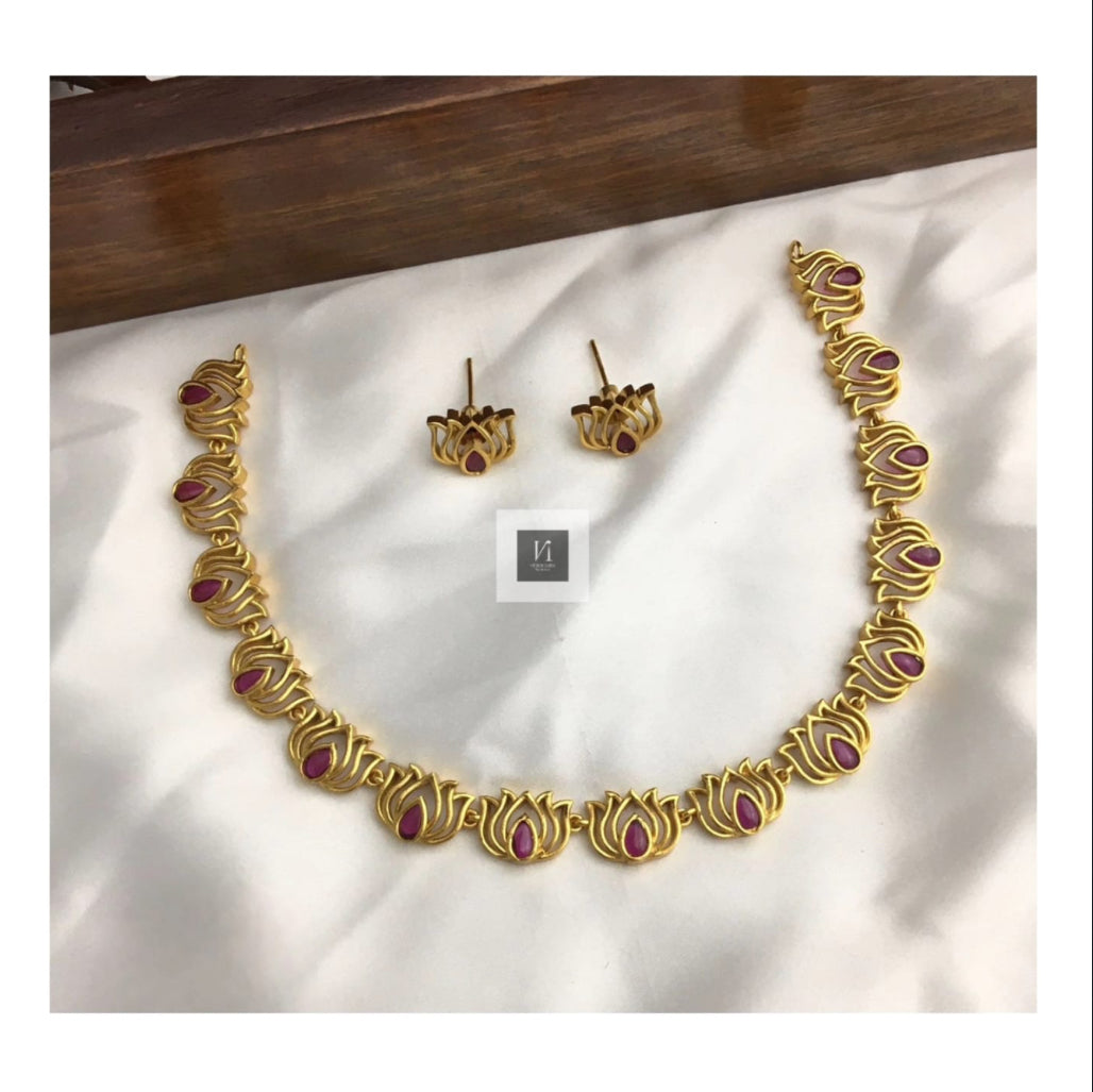 Lotus Designed Necklace Set