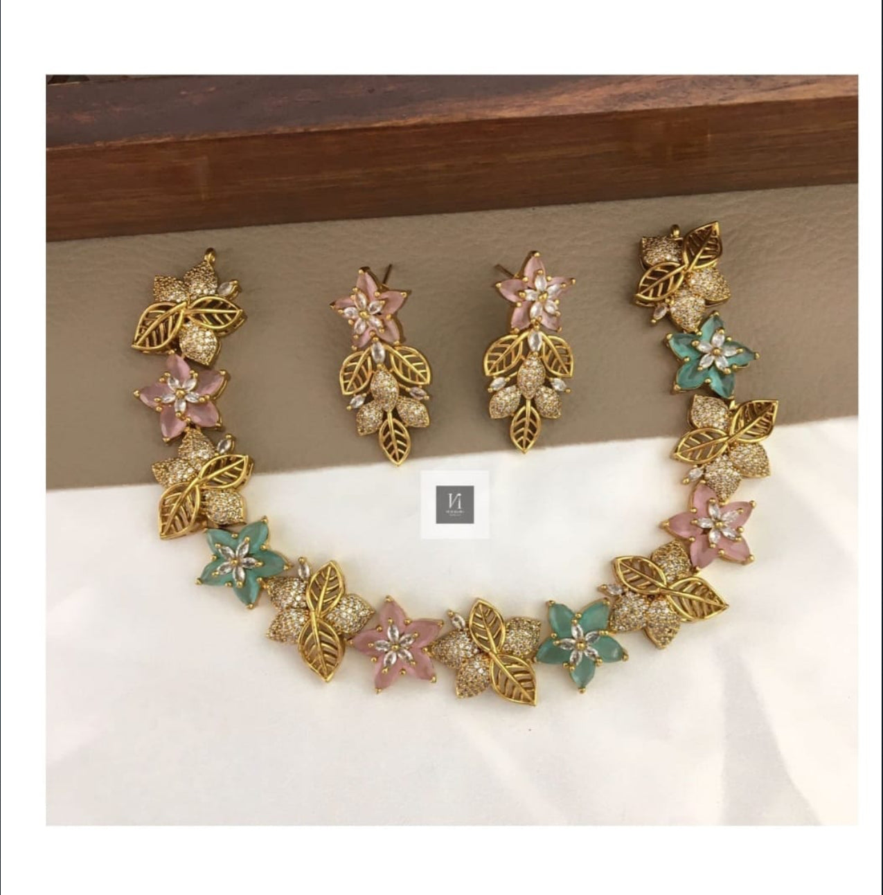 Ad Floral Necklace Set
