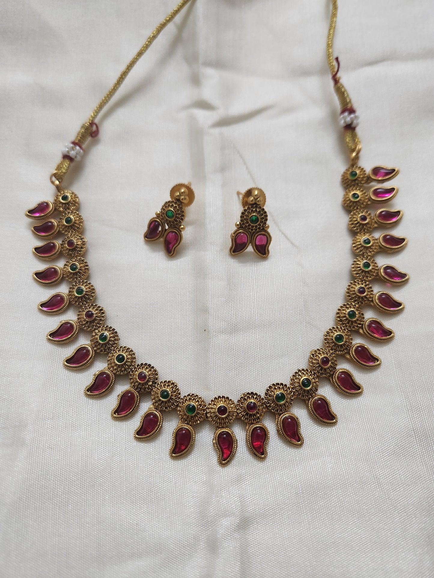 Antique Minimal Set