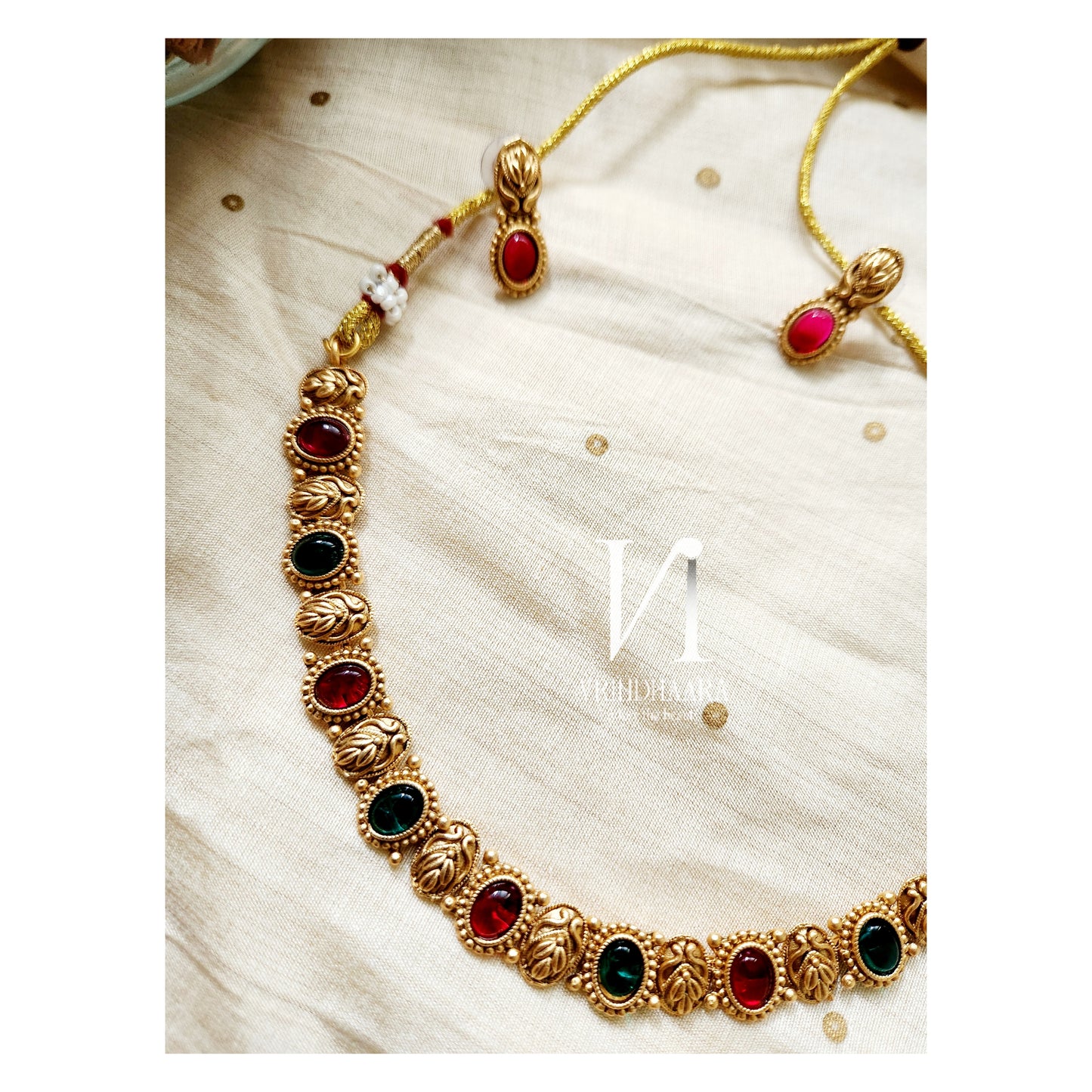 Minimal Necklace Set
